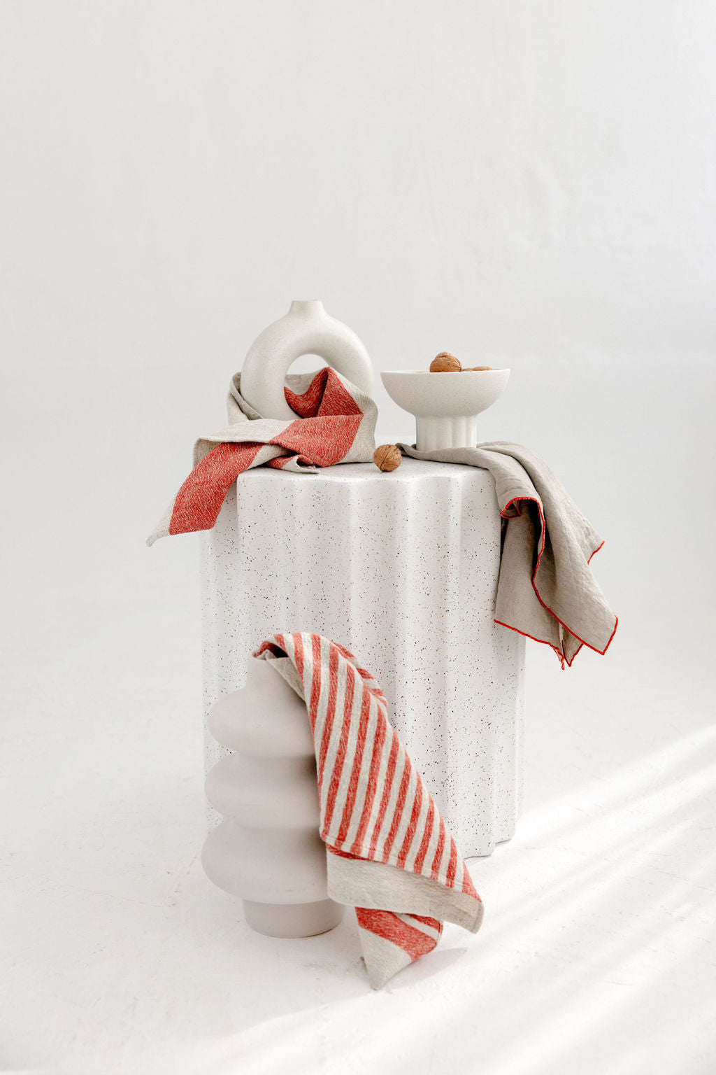 Viskestykke / Wide red stripes