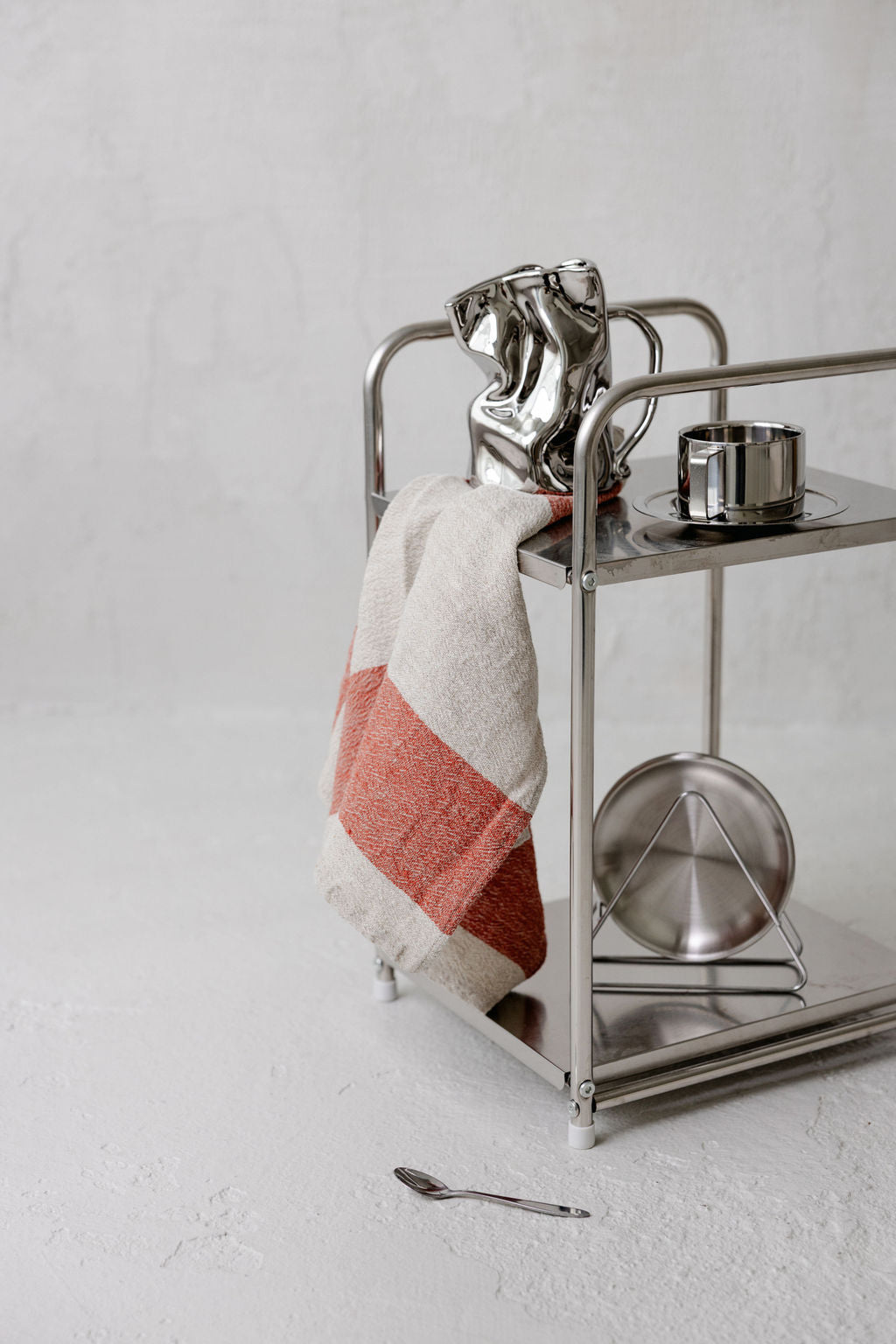 Viskestykke / Wide red stripes